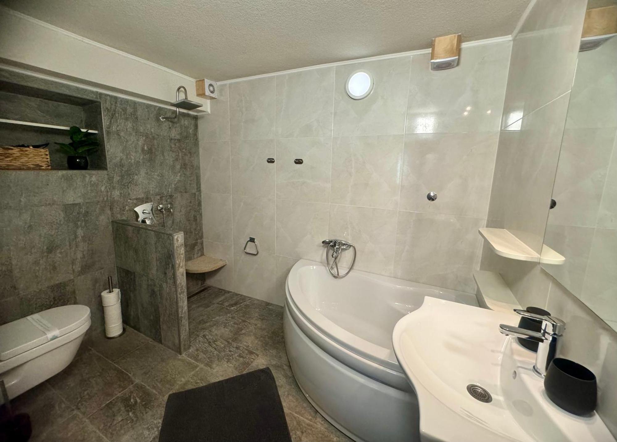 Apartment Urban Oasis Криквеница Стая снимка